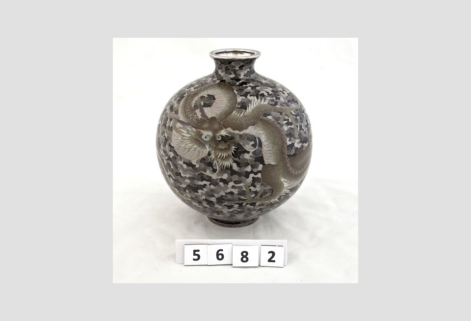 Yusen-jippo, black grey and green with dragon vase.