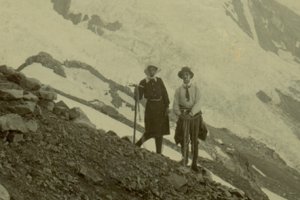 Dorothy and Edward Theomin climbing companion at the Haast Ridge Bivouac, March 1913, photographer: Jack Lippe